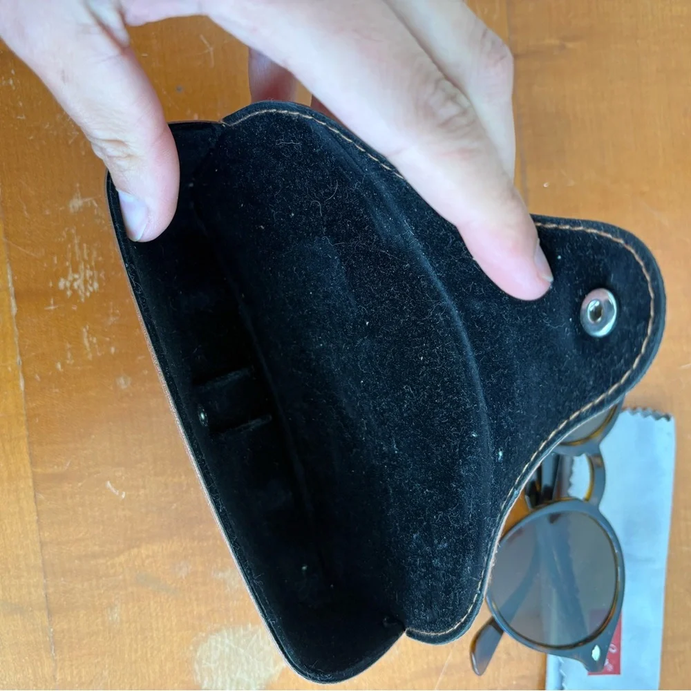 Ray-Ban Black Round Sunglasses with Brown Case and Light Blue Cloth